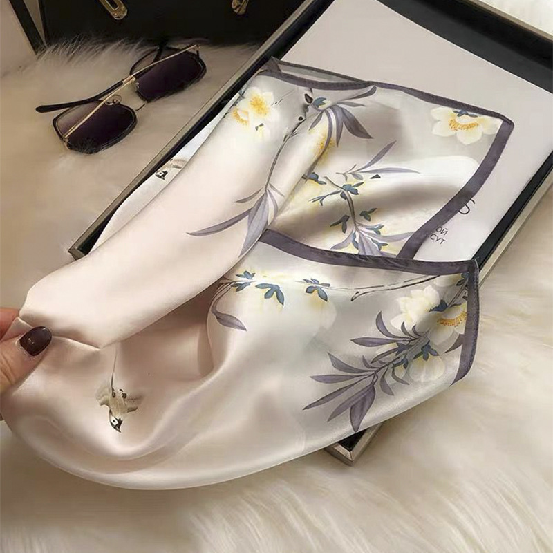Syal Sutra Persegi Motif Bunga - Luxury Bags And Accessories ulasan dan harga